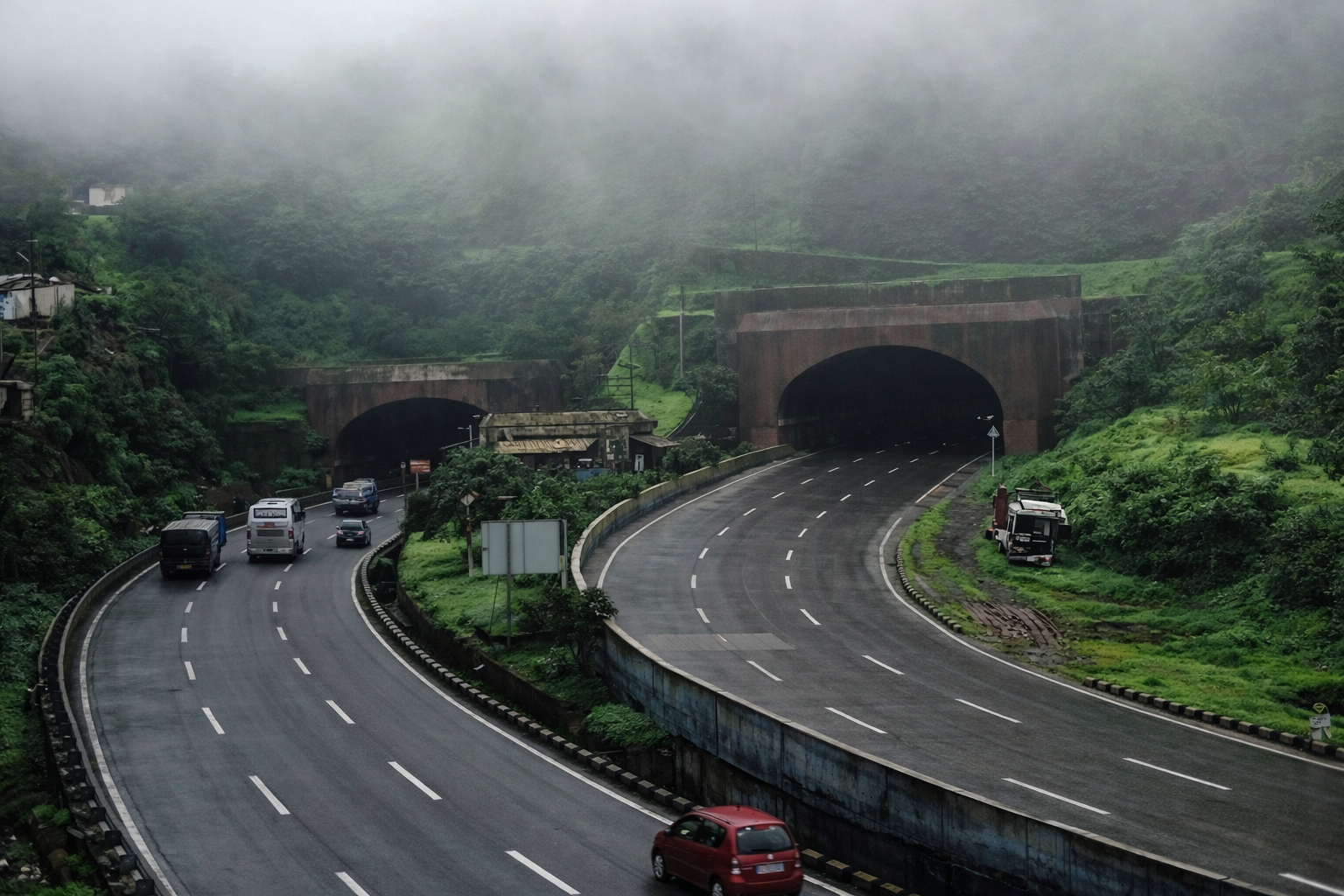 Pune Mumbai Expressway tunnel near Lonavala
